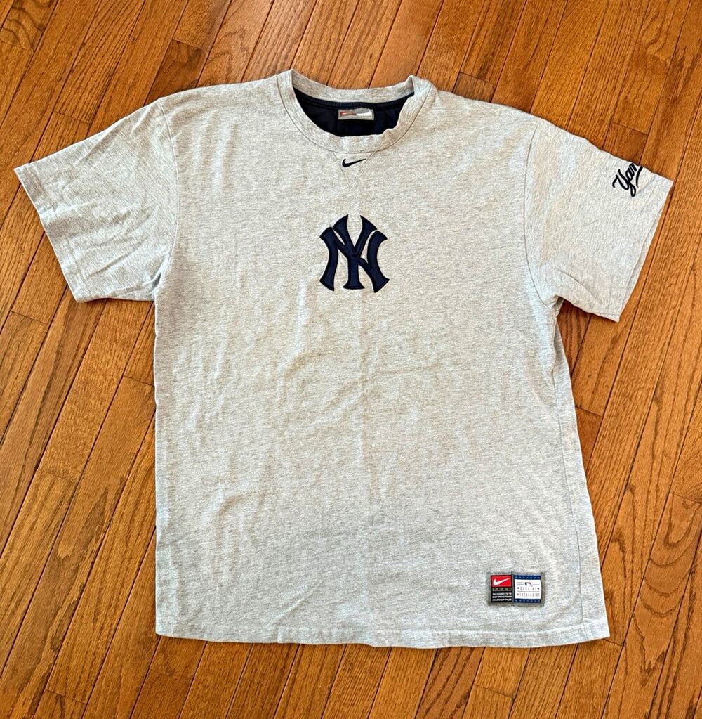 Vintage Nike MLB New York Yankees Gray T-Shirt Embroidered Logo Size Large L